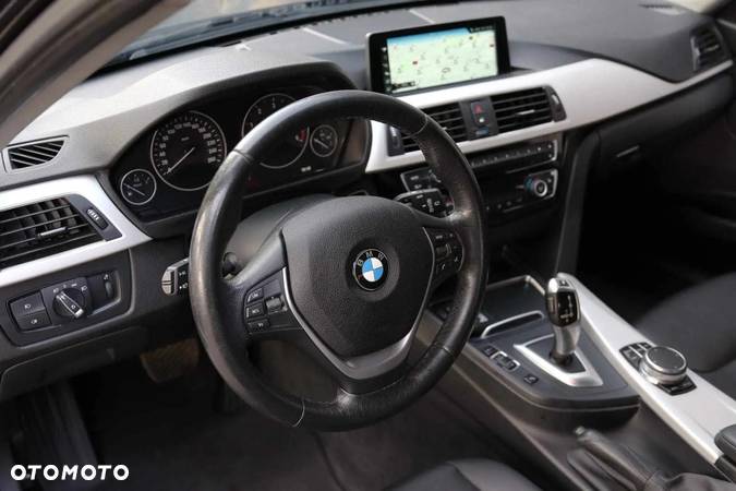 BMW Seria 3 320d Touring xDrive - 30