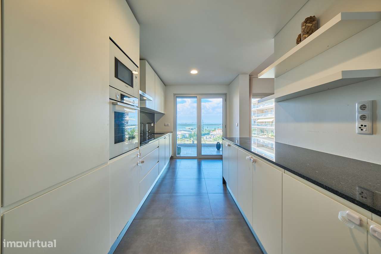 T4 Deslumbrante c/ Vista Tejo | One River Seixal-5