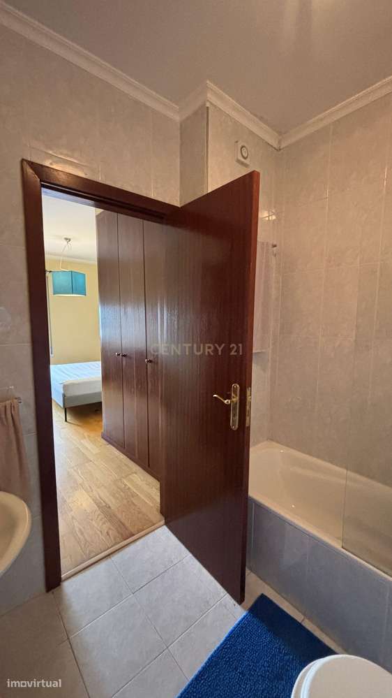 Apartamento T3 no Último Piso com Terraço e Garagem – A Apenas 750 Met-15