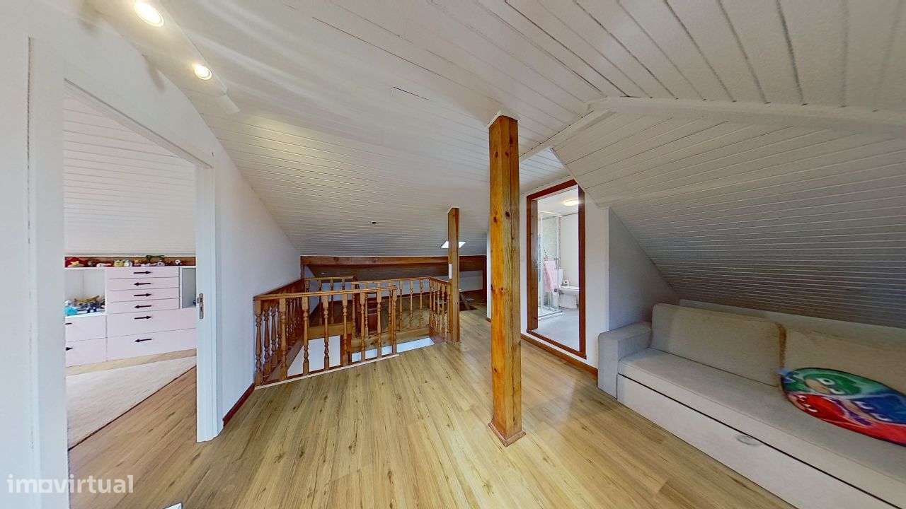 Moradia em Massamá, Rua Direita (tem anexos T-0 e T-2 independentes)-28