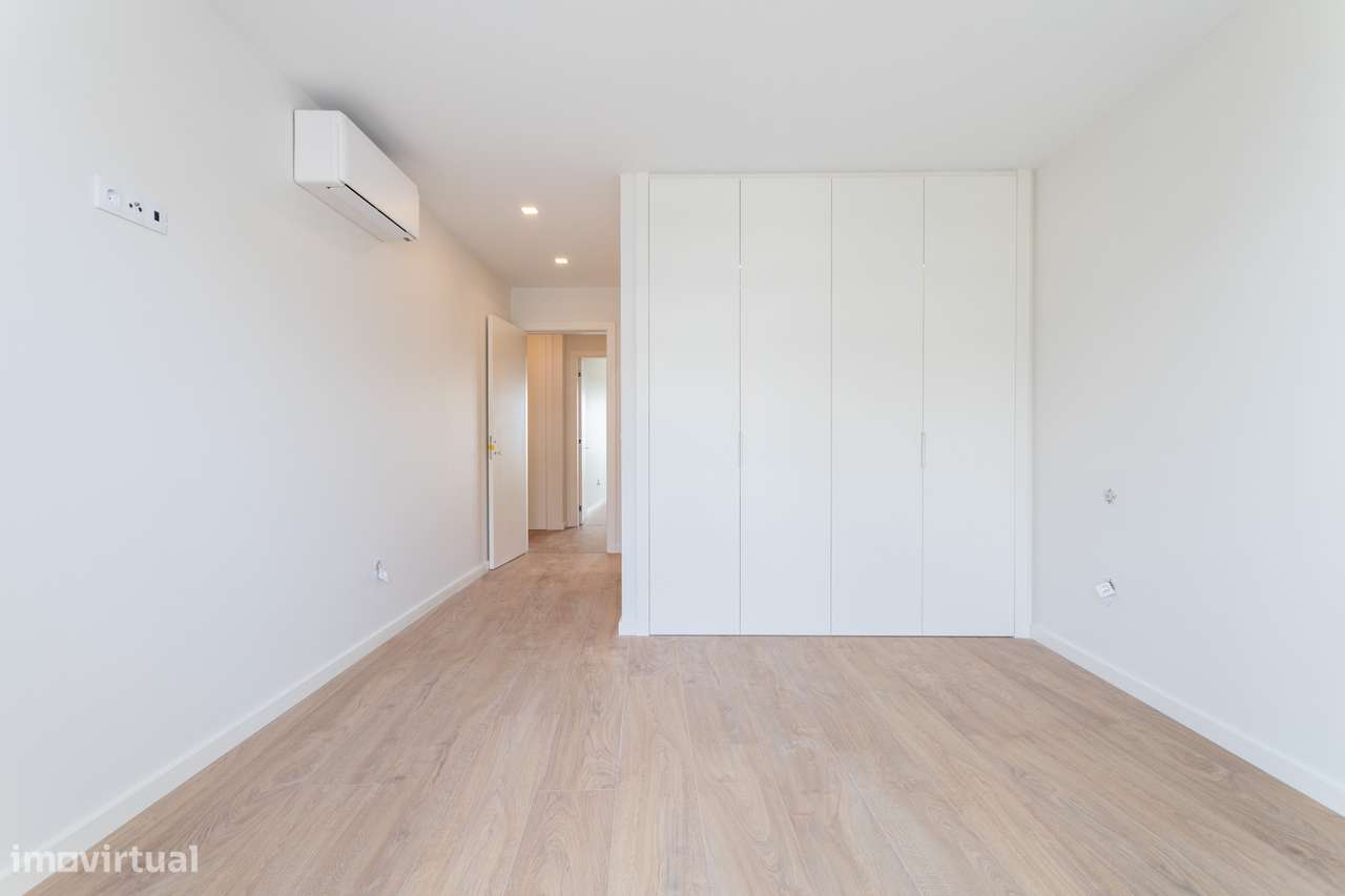 Apartamento T3 Novo a Estrear | 3 Suites | Vista Rio | Garagem Box | C-33