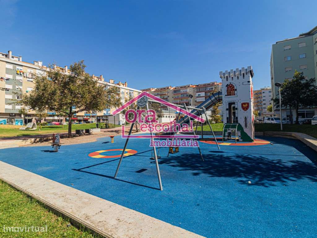 Apartamento T3 com 96 m2 Remodelado na Torre da Marinha - Seixal!-17