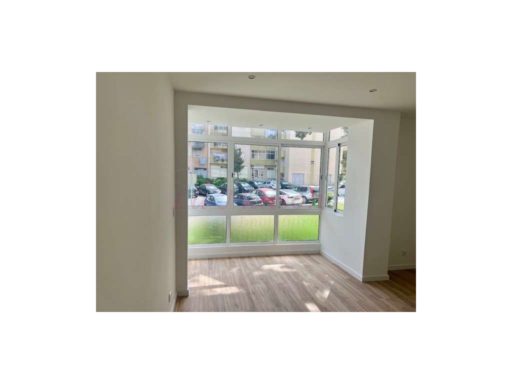 Apartamento T3 totalmente remodelado na Amadora-6