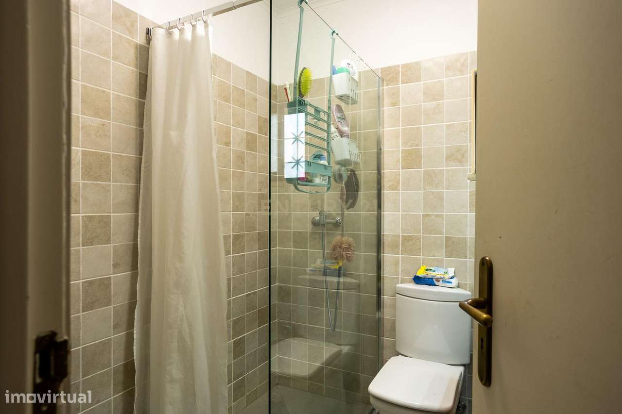 Quinta de 7800 m2  com Casa Principal T3, Apartamento T1 e 6 quartos i-11