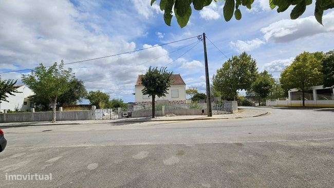 Conjunto de 2 Moradias com Terreno - Grande imagem: 4/30