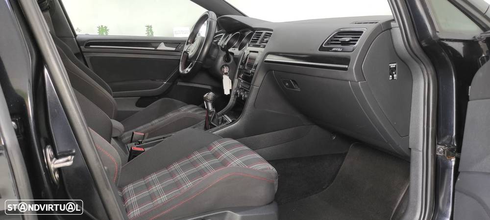 VW Golf GTI BlueMotion - 22