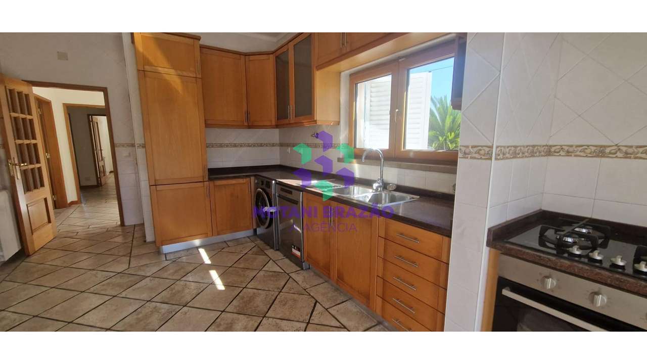 Magnífica Moradia Sesimbra c/Piscina-37