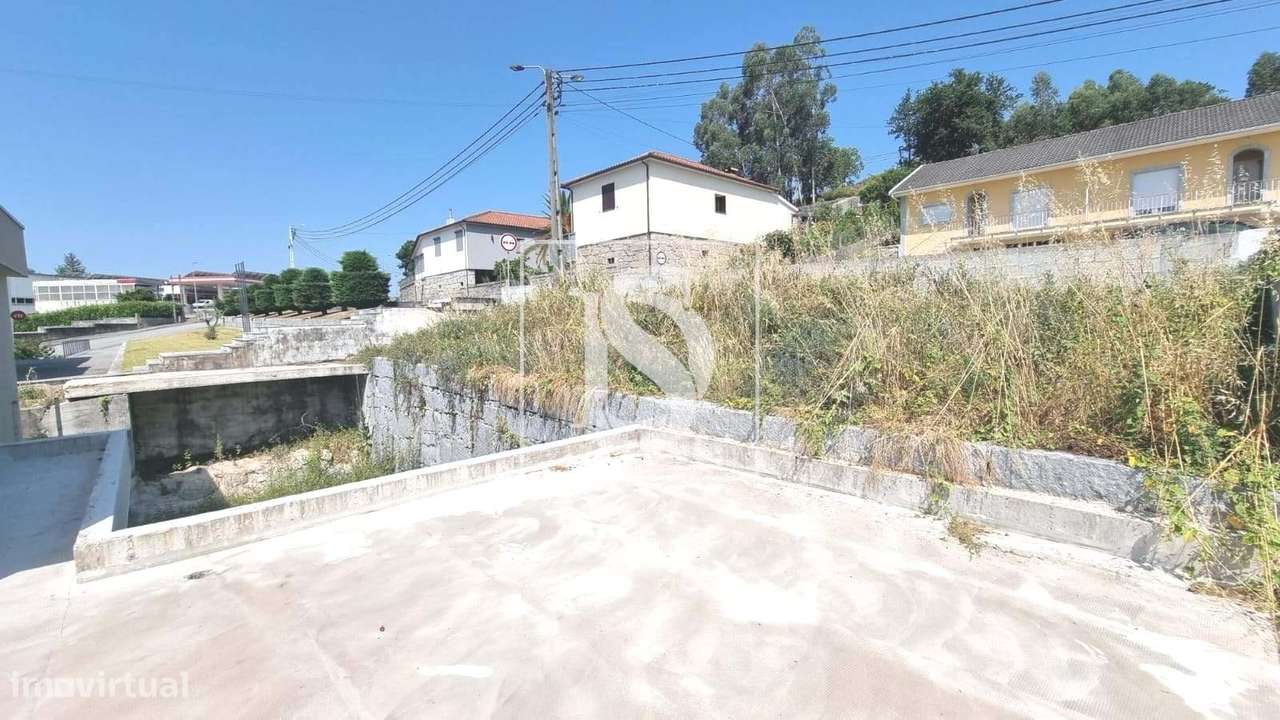 Moradia T3 independente, em construção, na Póvoa de Lanhoso-9