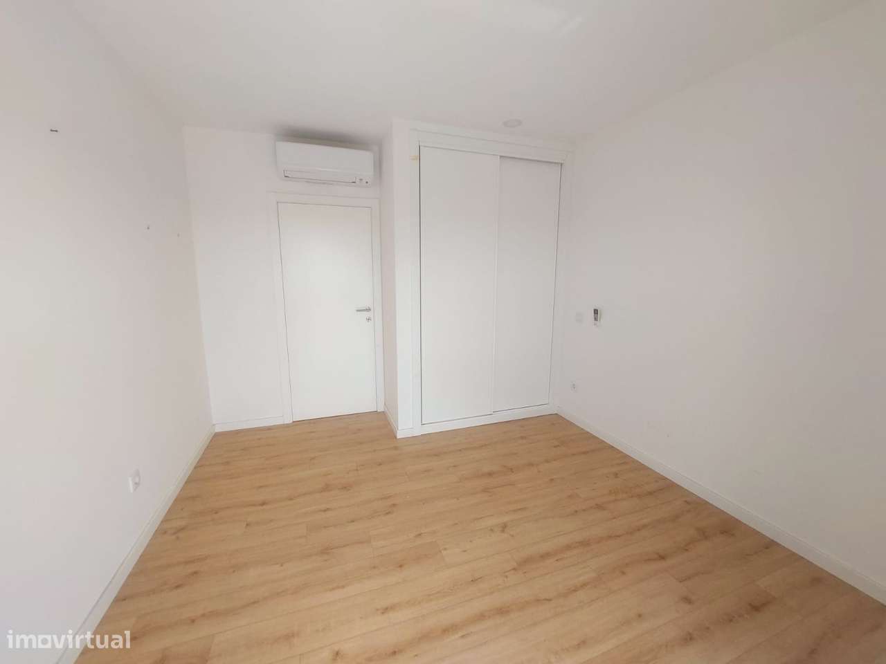 Apartamento Semi-Novo - Ferreiras-18
