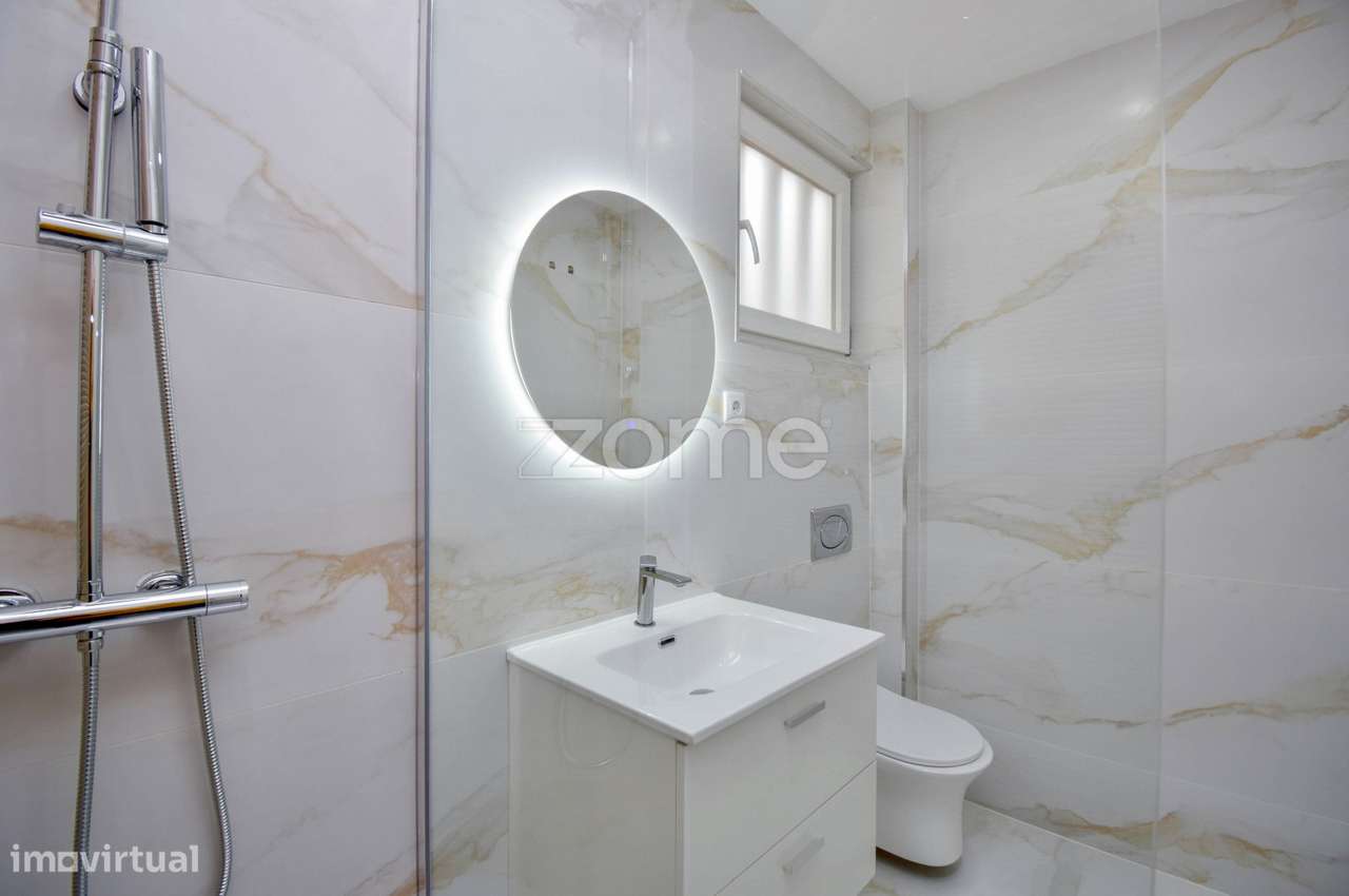 Apartamento T2 Totalmente Renovado em Paio Pires | Seixal-16