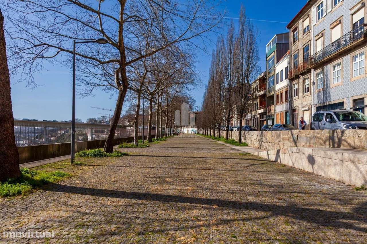 T1 com Varanda e Vista Rio Douro no Bonfim – Totalmente Renovado-15