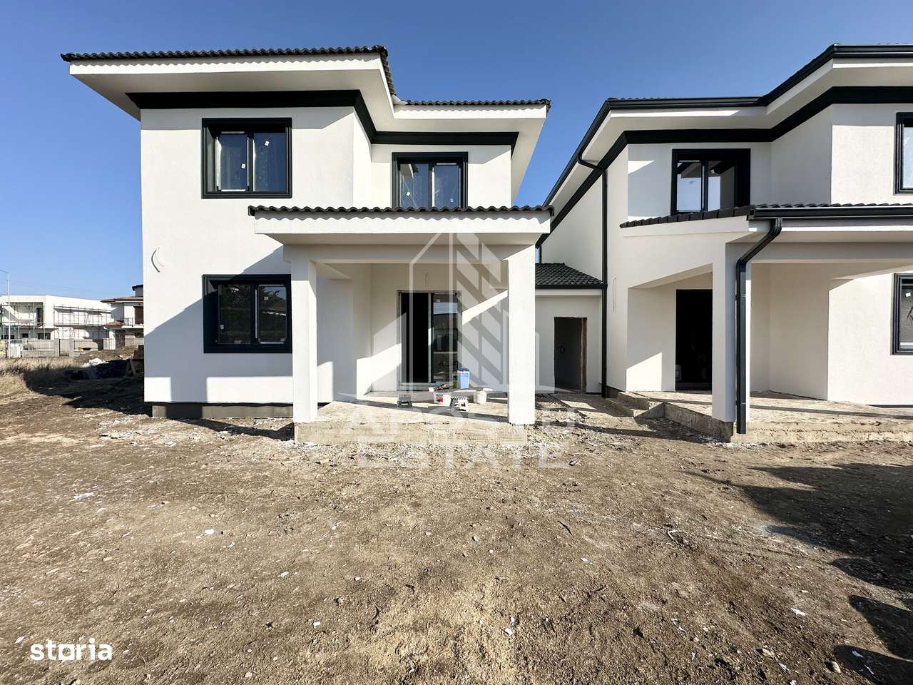 Jumatate de duplex cu 5 camere despartit prin garaj, 131 mp utili - Imagine principală: 2/20