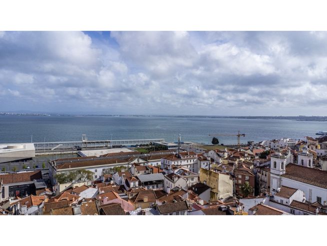 Prédio Típico para Reabilitar em Alfama com Vista Rio e Potencial d...-12