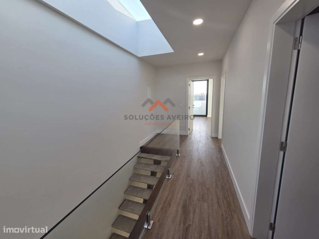 Moradia T4 a 1km das Glicinias!-15