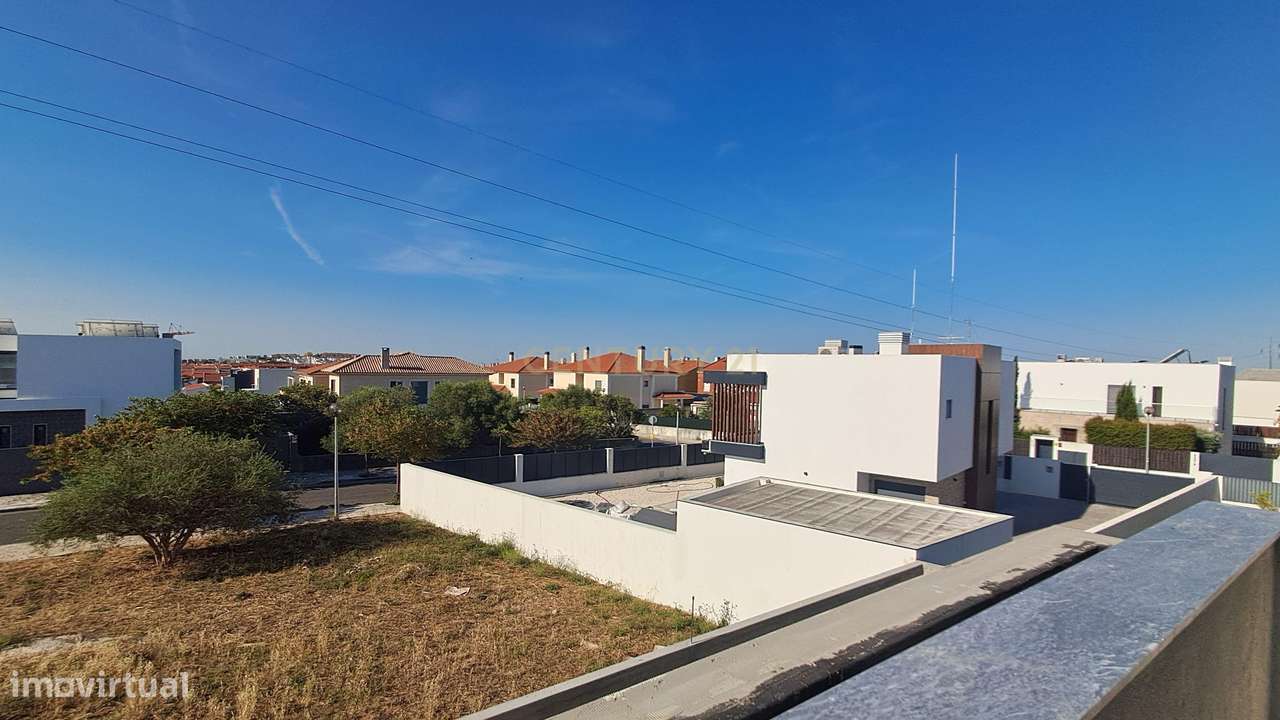 Moradia Isolada unifamiliar com piscina e garagem-18
