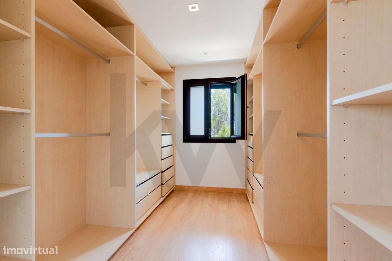 Moradia de sonho T4 com jardim, piscina e privacidade no coração de Ca-30