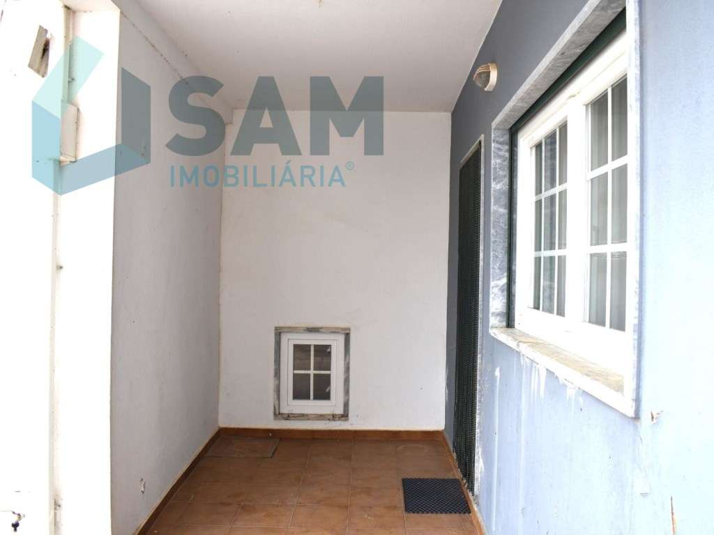 Moradia T4, localizada em Maxial-7