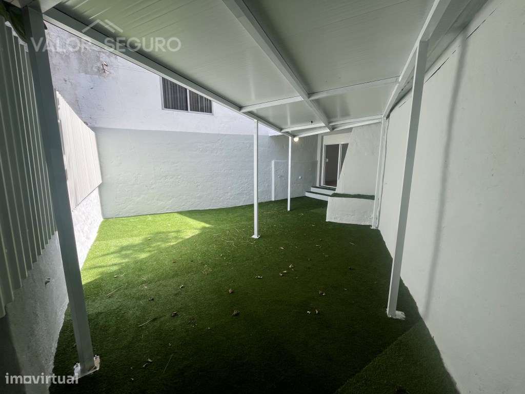 Apartamento T3 remodelado e com terraço-10
