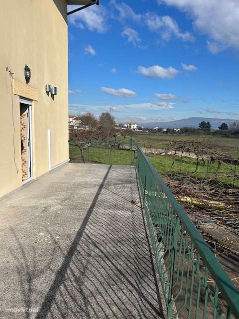 Vende-se Moradia de 3 pisos em Chaves-7
