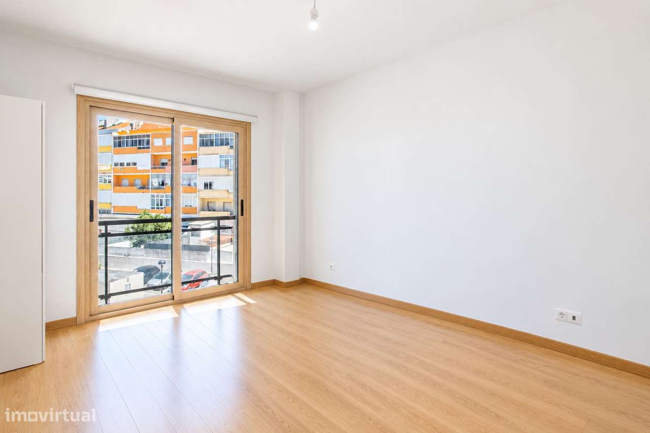 Apartamento, T1+1 Moderno na Venteira Amadora-11