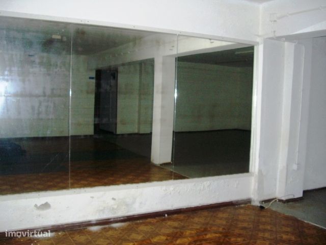 Vendo Armazem junto ao Seminario em Leiria-1