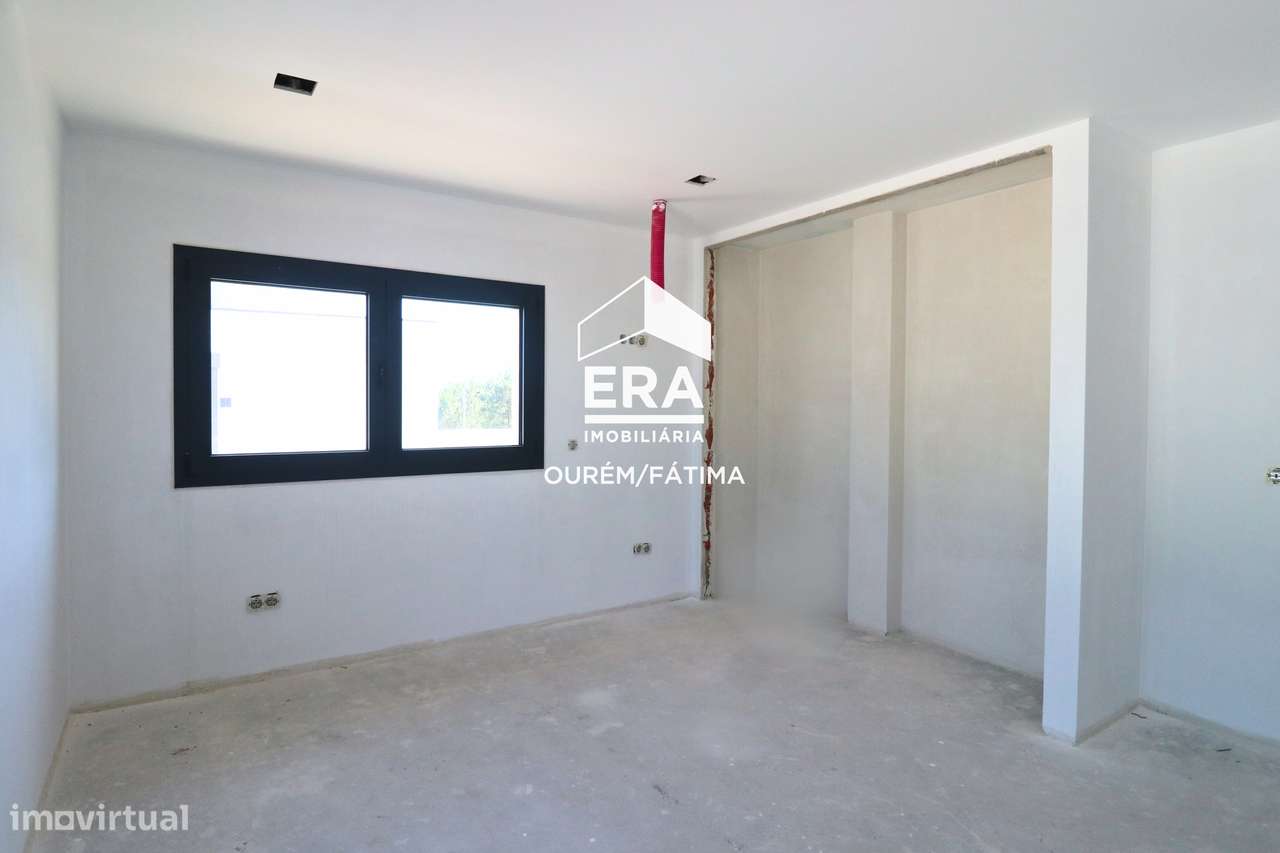 Moradia T3 + 1 implantada num lote de terreno de 790 m² - Grande imagem: 4/11