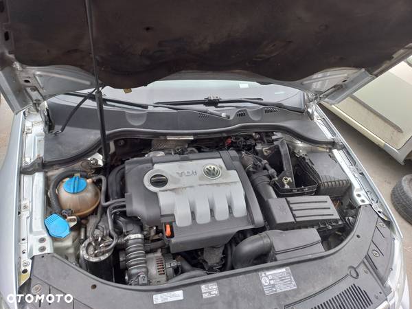 na części vw passat b6 04- z silnikiem 2.0 tdi o oznaczeniu bmp kod lakieru LA7W silnik palący - 6