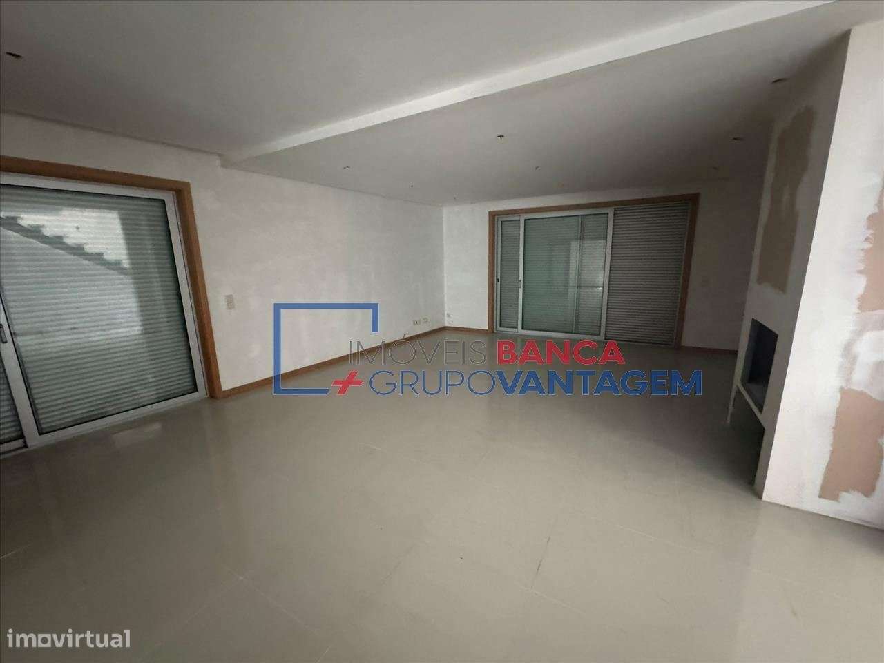 Moradia geminada, para venda, Santa Maria da Feira - Mozelos - Grande imagem: 4/11