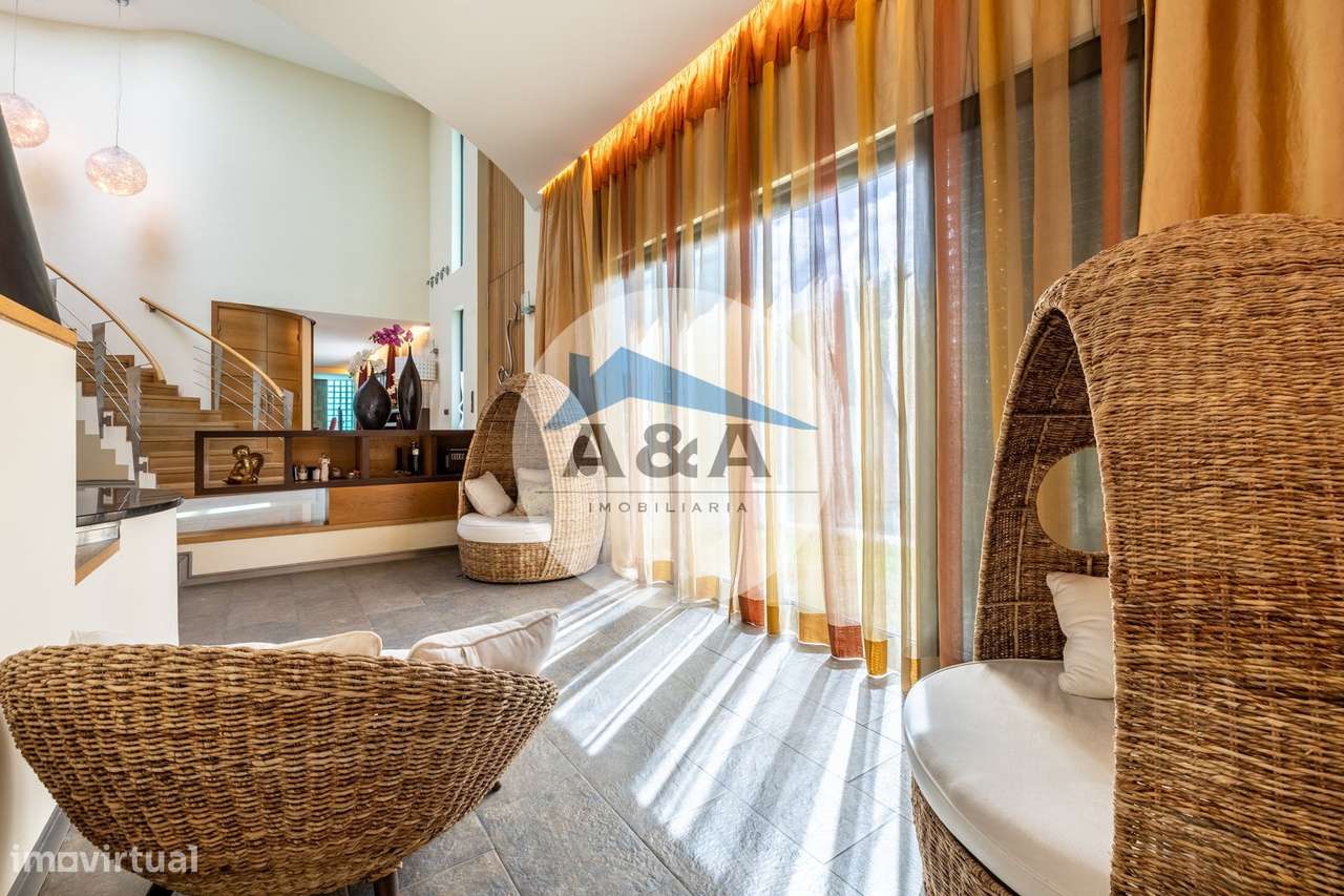 Exclusiva Propriedade de Luxo com Áreas Generosas e Próxima das Praias-6