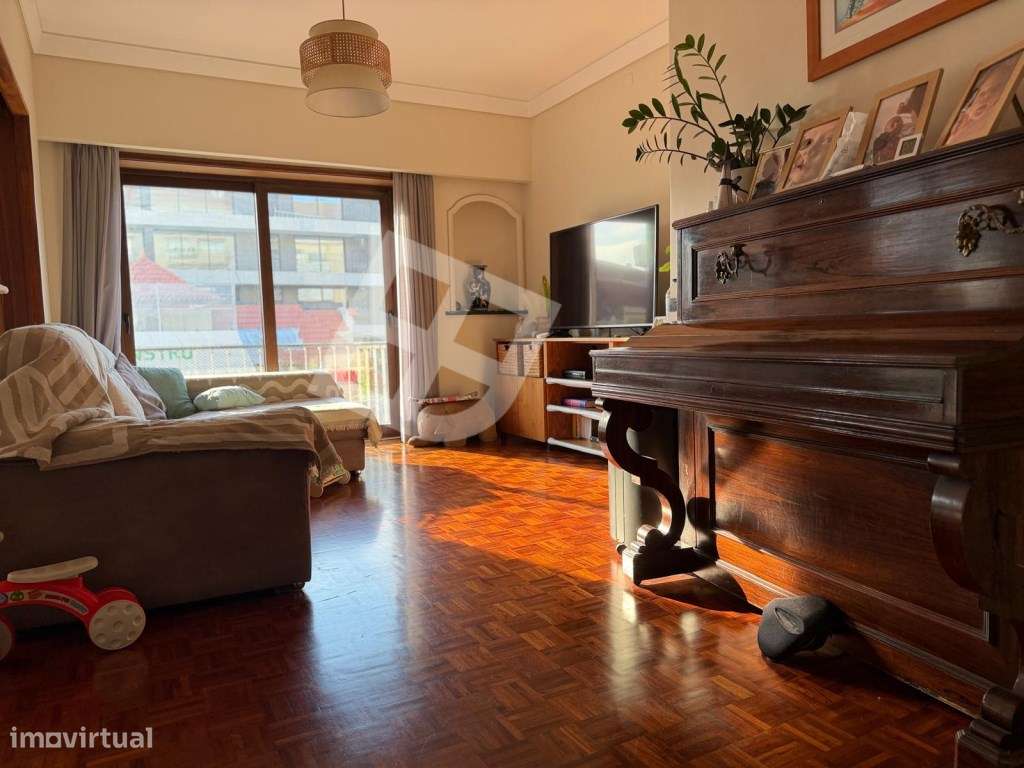 Apartamento T4 c/ Varanda - Av. Lourenço Peixinho-9