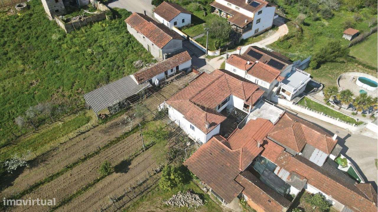Moradia T3 + 1, com Terreno, em Vila Nova de Poiares-32