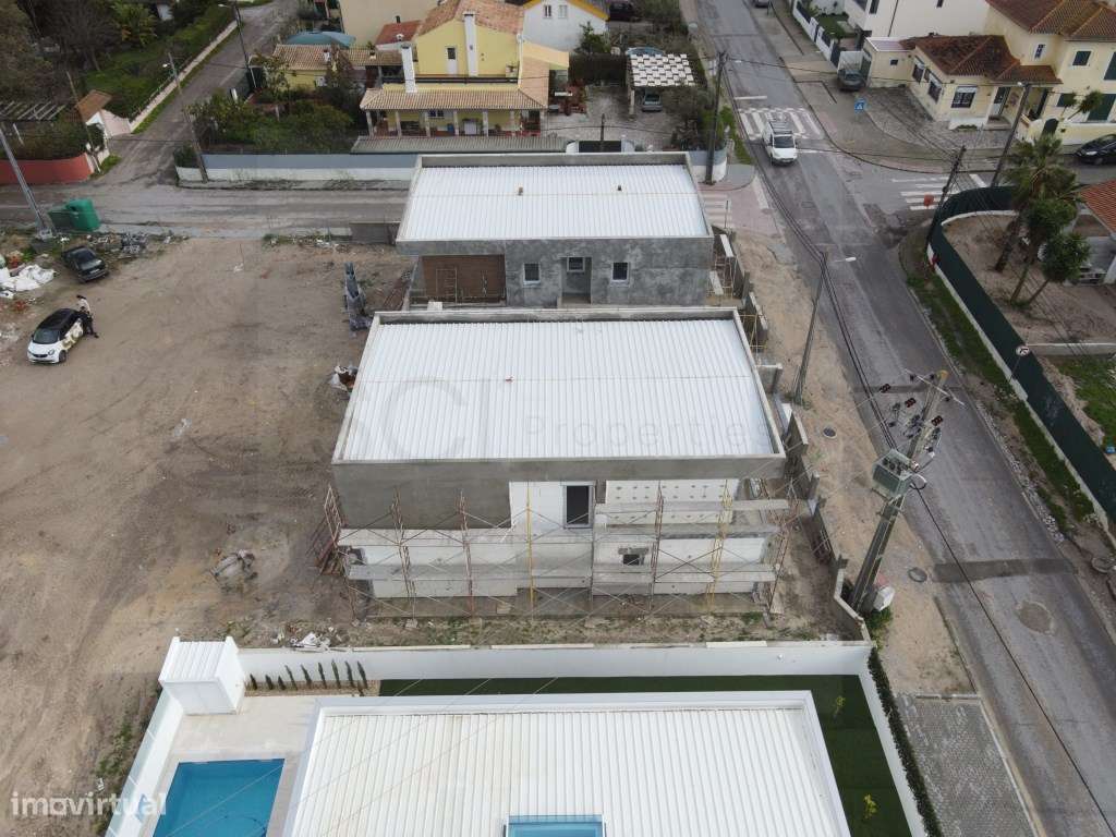 Moradia T4 Independente com Garagem e Piscina em Azeitão - Grande imagem: 4/6