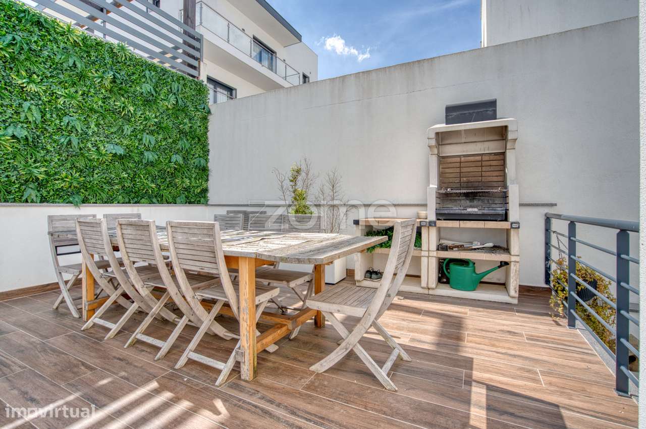 Moradia T4 com Jardim na Ramada-13