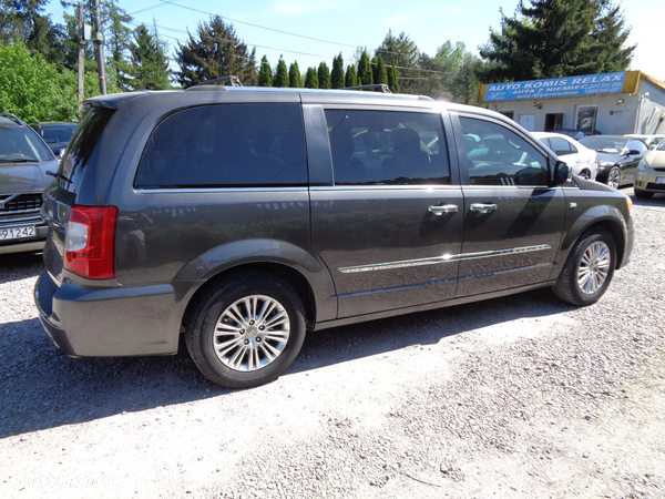 Chrysler Town & Country 3.6 Limited - 4