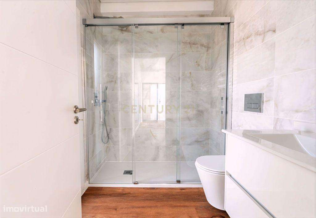 Moradia T4+1 de Luxo - Sobreda - Charneca de Caparica-12