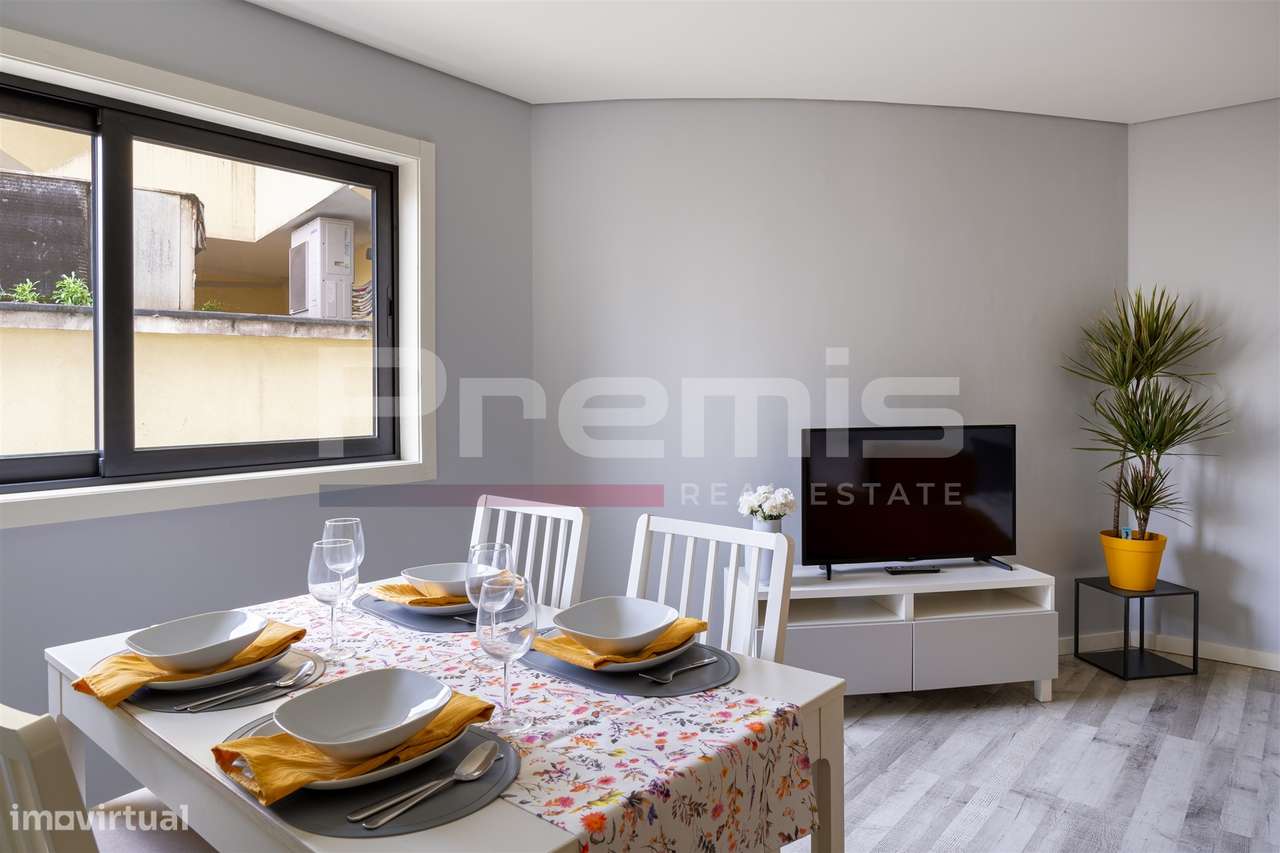 T1 no centro do Porto em frente ao metro-10