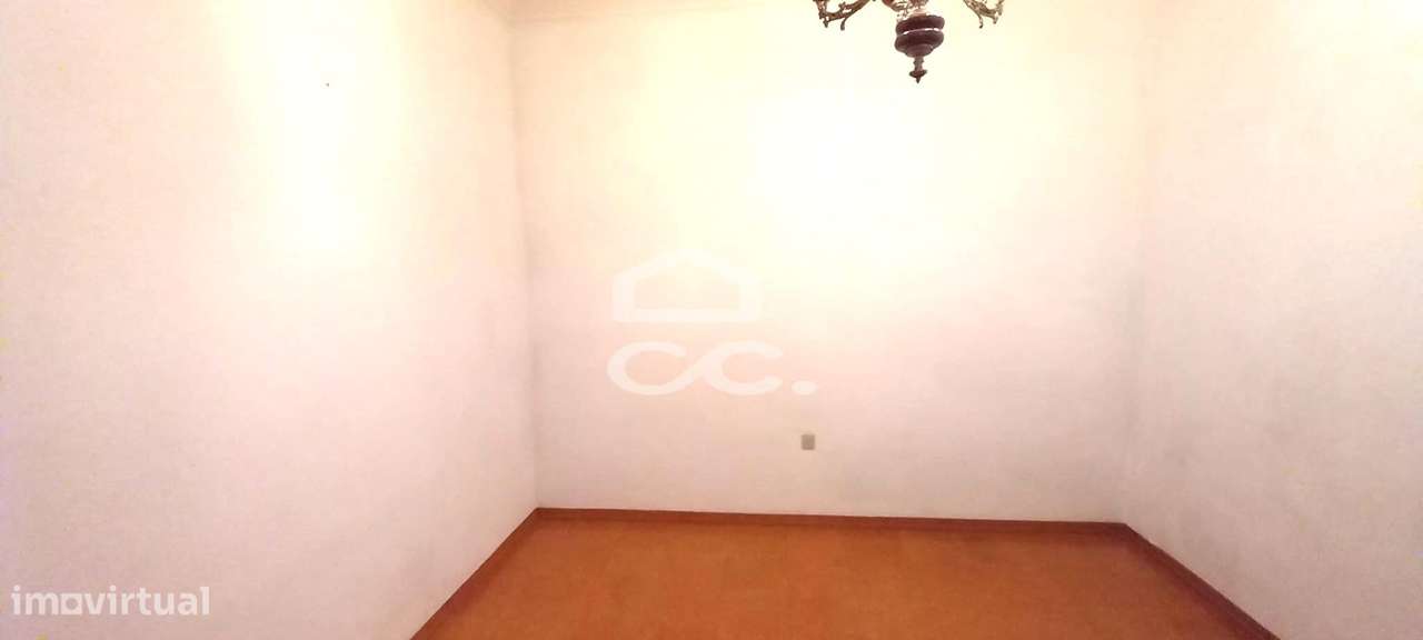 Moradia T3 com 3 pisos em Beja-17