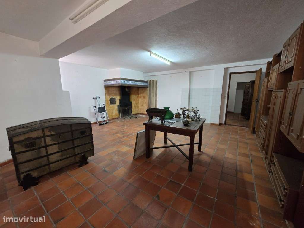 Moradia T5 com Garagem e Jardim | Centro de Elvas-32