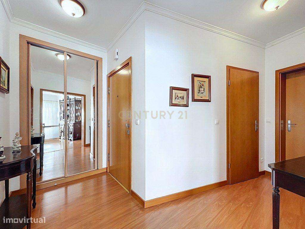 T1 com 175 m² no Paim | Localização Premium | Garagem + Arrecadação | - Grande imagem: 2/21