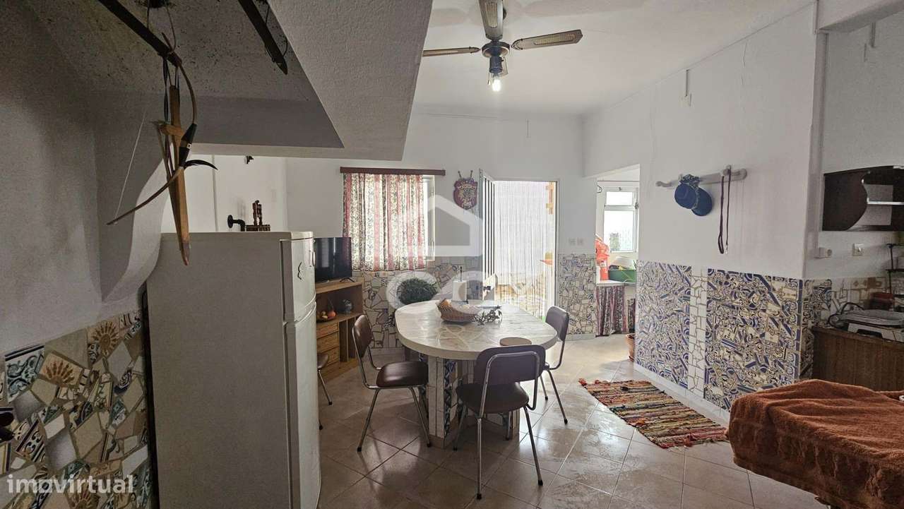 Moradia V4 com 174 M2, aproveitamento de sótão, garagem para 2 viatura-46