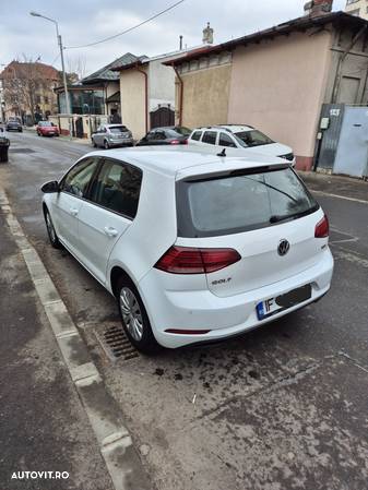 Volkswagen Golf - 6