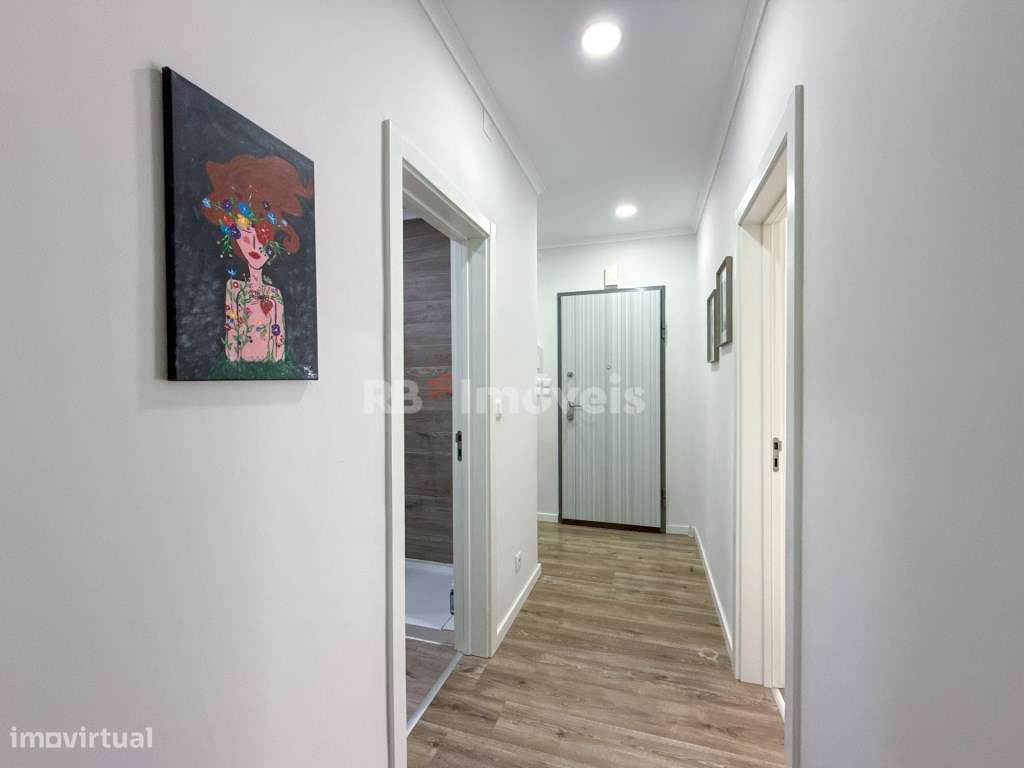 Apartamento T3 Remodelado c/ Varandas - Junto à Estação de Comboios...-0