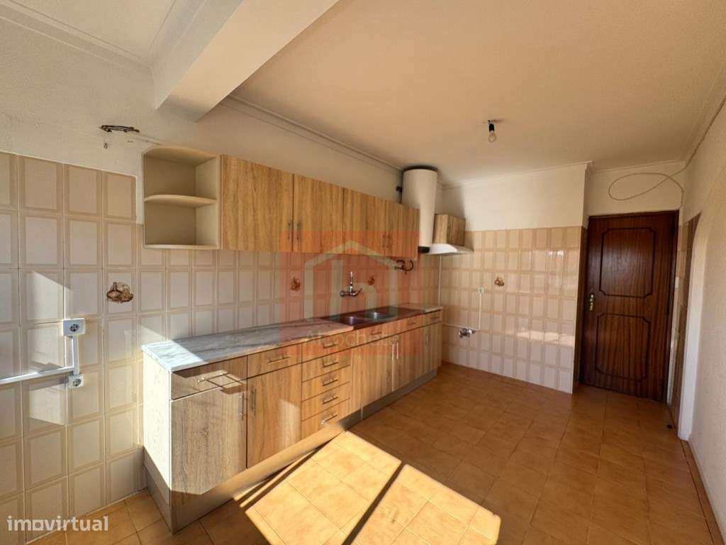 Apartamento T3 no centro do Montijo-6