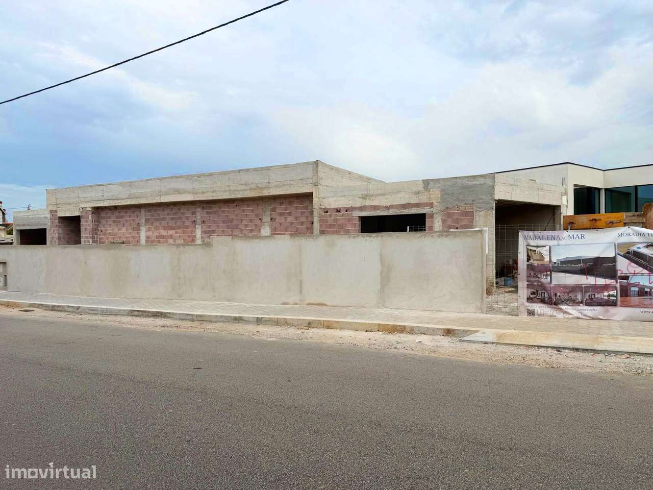 MORADIA TÉRREA EXCLUSIVA | T5 – Piscina e Jardim – Praia-3