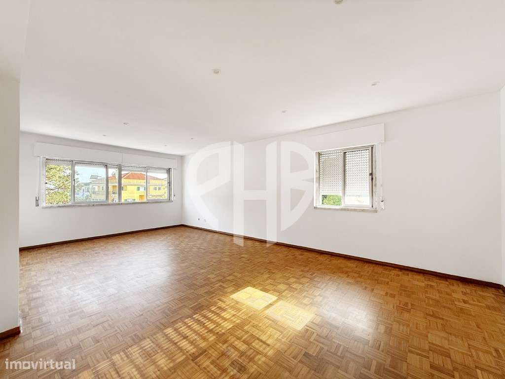 Apartamento T3 com 127 m² | Arrecadação nas Águas Furtadas | Massamá-1