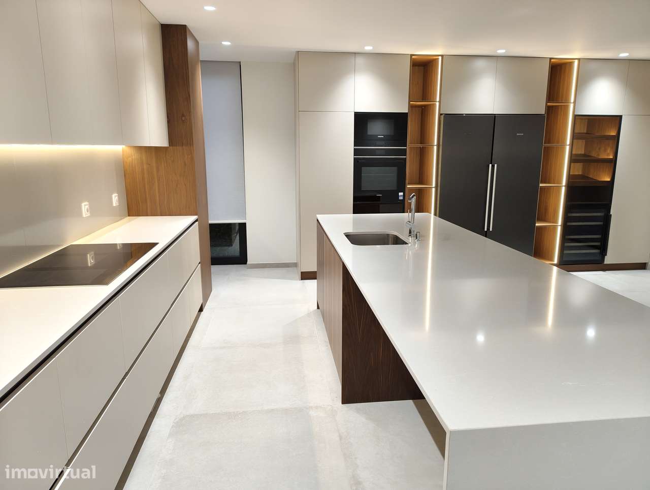 Moradia T5 com piscina e jardim em Canidelo-11