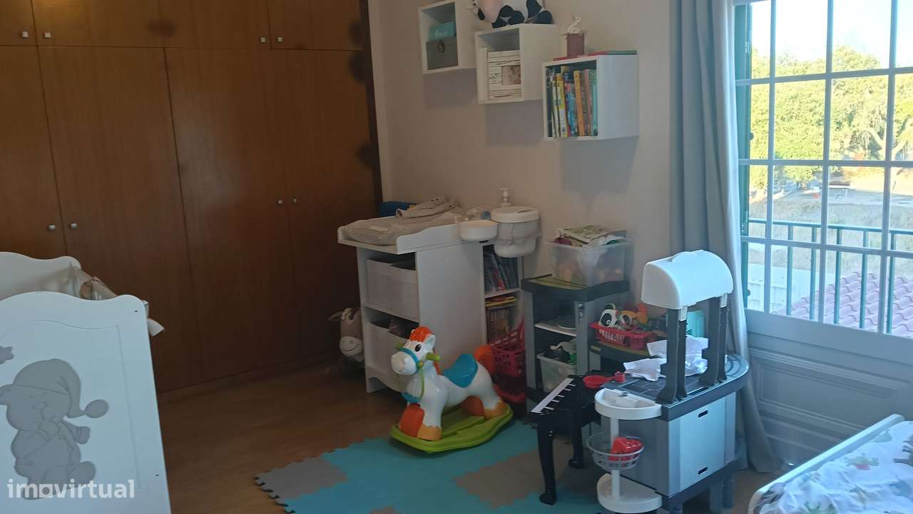 Moradia T3 em banda | 2 pisos e quintal, estimada | área  de 214m2-34