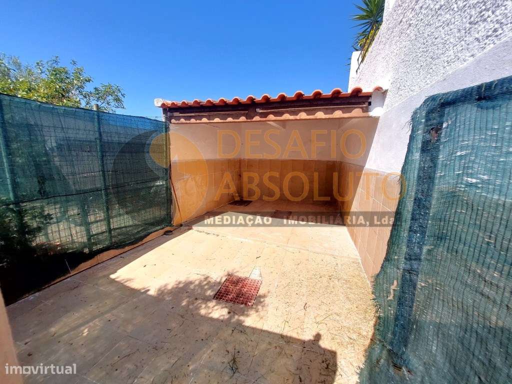 Moradia em Banda T4 c/ Piscina e Garagem. Quinta da Serralheira - S...-43