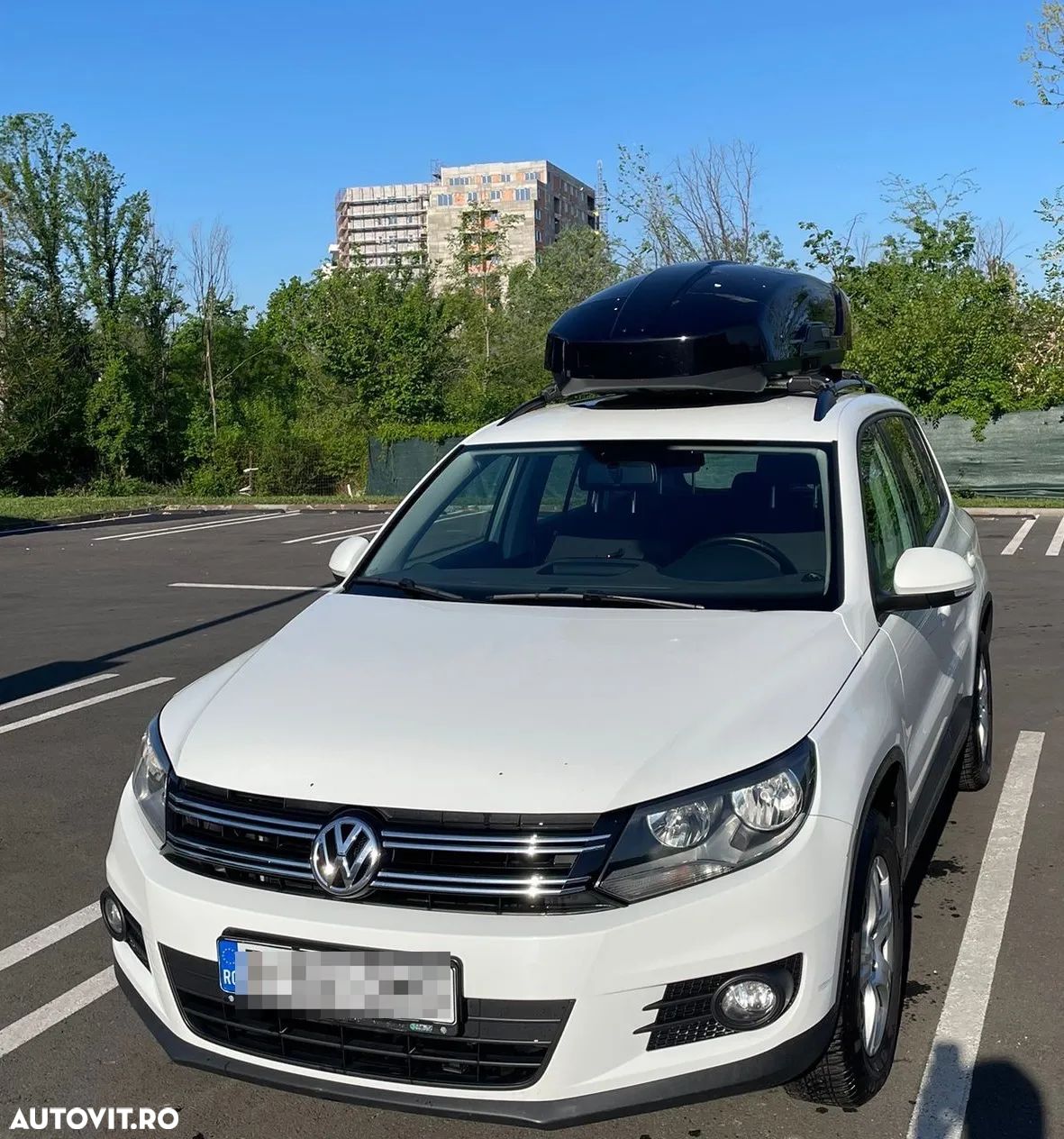 Volkswagen Tiguan - 1