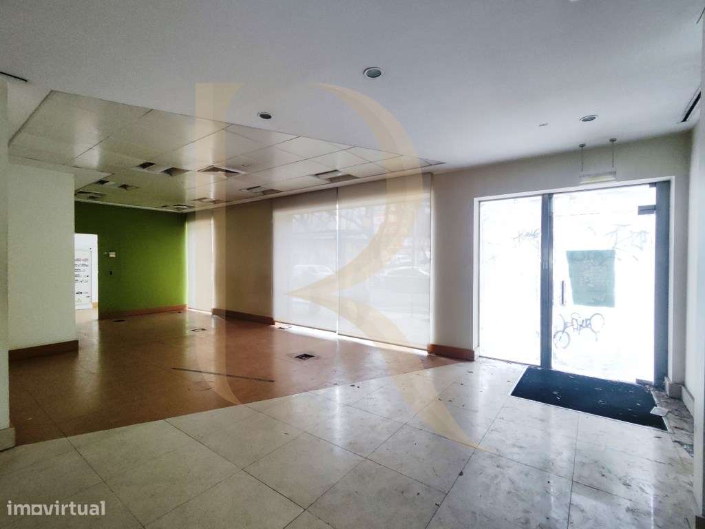 Loja com arrecadação e estacionamento em Lisboa - Grande imagem: 5/26